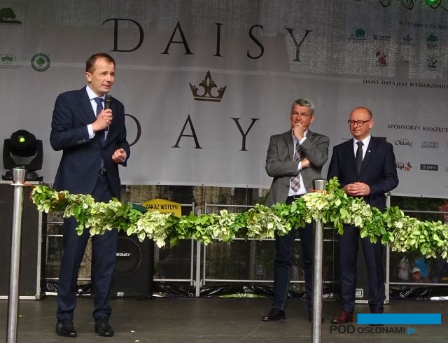 Prezes ZSzP Wojciech Wróblewski oraz burmistrzowie: Bergisch Gladbach – Lutz Urbach i Pszczyny - Dariusz Skrobol podczas otwarcia Daisy Days 2019