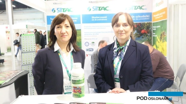 Ewa Bałazińska (z lewej) i Barbara Błaszczyk z ICB pharma rekomendowały m.in. preparat Megis, fot. P. Bucki