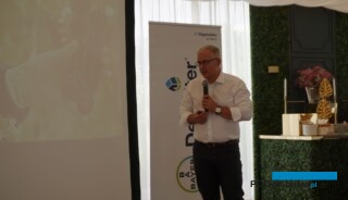 Radosław Suchorzewski przedstawił możliwości ochrony roślin z wykorzystaniem rozwiązań z firmy Bayer - chemicznych i mikrobiologicznych, a także cyfrowych (fot. AW)
