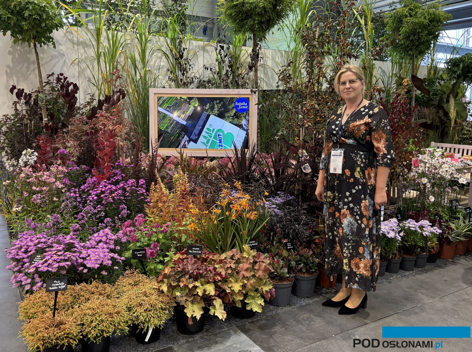 Magdalena Szmit-Siewruk na ekspozycji Szkółki Szmit, która podkreśliła atrakcyjność barw jesieni _Gardenia 2025_fot. A-Cecot