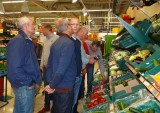 W jednym z sieciowych marketów ogrodnicy ze Skandynawii oceniali sposób prezentacji pomidorów, fot. 1-13 M.Domoń 